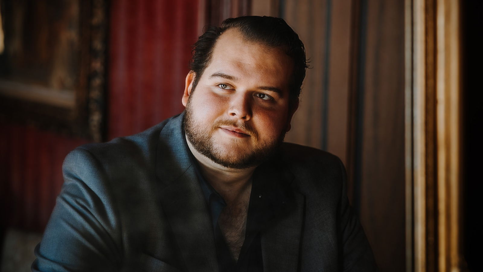 Headshot of Henrique Carvalho